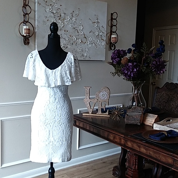 Lauren Ralph Lauren Women's Tamalira Floral Lace Cocktail Dress. Size 6 - Picture 6 of 17